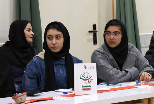 شعرخوانی نوجوانان در آیین گرامیداشت ۹ دی